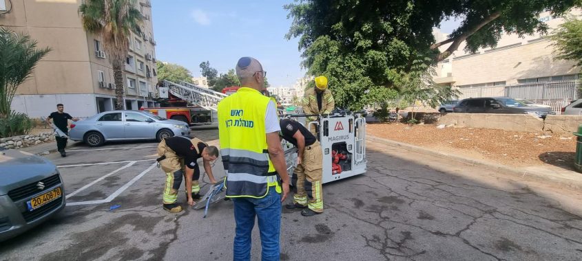 עובדי עיריית אשדוד בהיערכות לקראת ימים גשומים. צילום: עיריית אשדוד