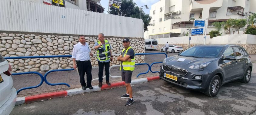 עובדי עיריית אשדוד בהיערכות לקראת ימים גשומים. צילום: עיריית אשדוד