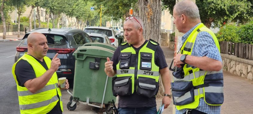 עובדי עיריית אשדוד בהיערכות לקראת ימים גשומים. צילום: עיריית אשדוד