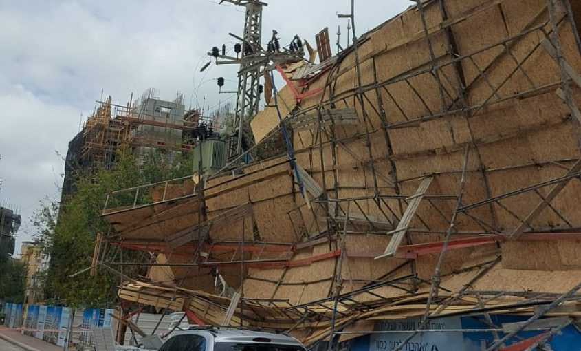 קריסת הפיגומים. צילום: חברת החשמל