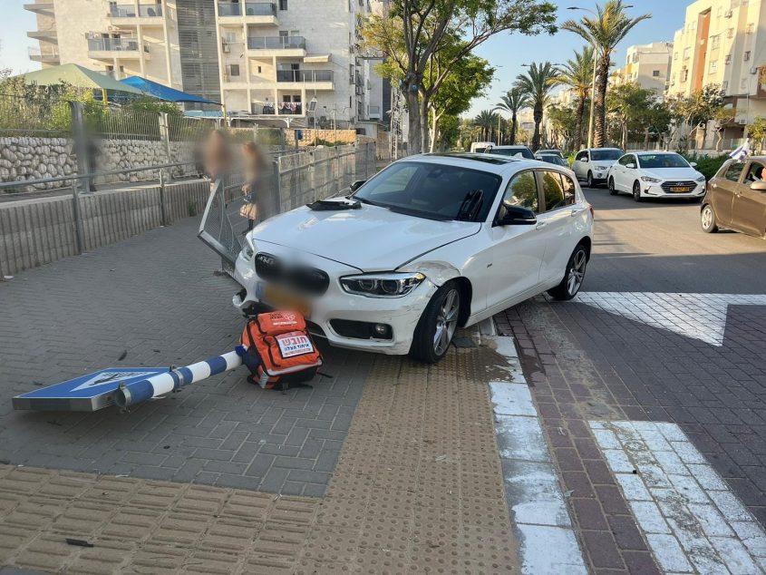 זירת התאונה בשד' הרב לוין. צילום: איחוד הצלה