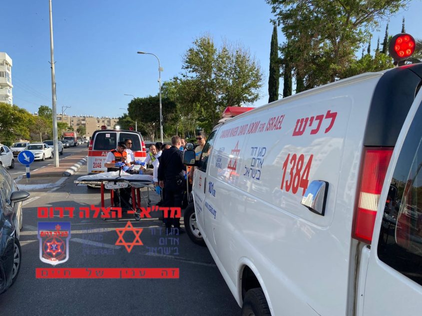 זירת התאונה ברחוב אברמסקי. צילום: דוברות מד"א הצלה דרום