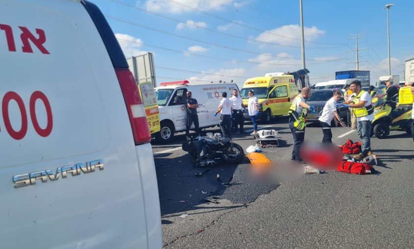 זירת התאונה בכביש 4. צילום: תיעוד מבצעי מד"א