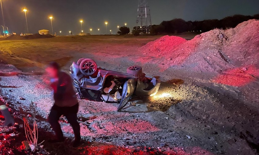 הרכב ההפוך בזירת התאונה. צילום: דוברות איחוד הצלה