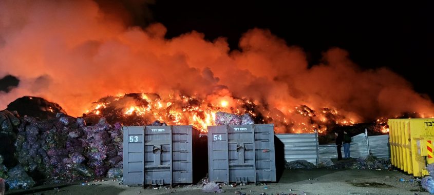 השריפה באתר טלאור כראדי. צילום: יניר בן אריה, מפקח ינשוף צוות דרום