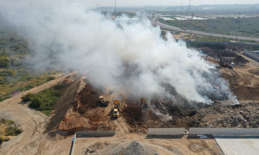 השריפה באתר טלאור כראדי. צילום: יניר בן אריה, מפקח ינשוף צוות דרום