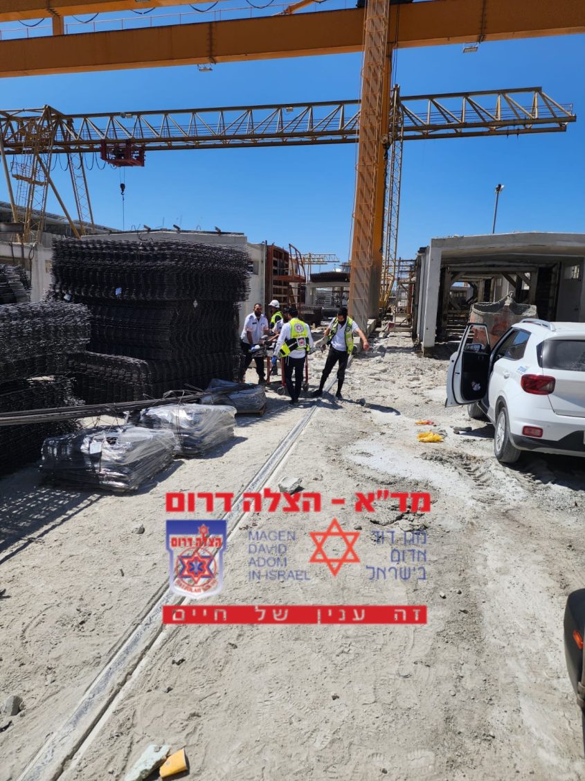 זירת התאונה ברחוב ההדרים. צילום: דוברות מד"א הצלה דרום