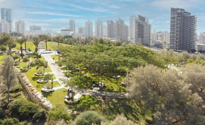 אתר הנצחה לנופלים מהעיר אשדוד מאז ה-7.10. צילום: לירון מולדובן