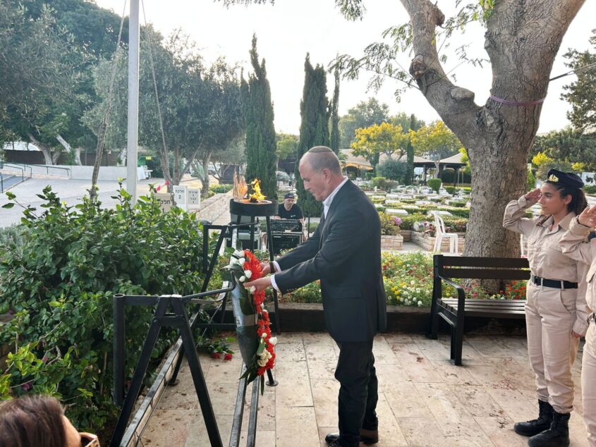 ד"ר יחיאל לסרי בטקס הזכרון לחללי מלחמת יום הכיפורים