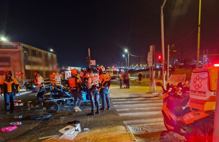 זירת התאונה בצומת ניר גלים. צילום: איחוד הצלה