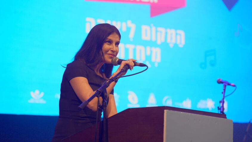 גאולה אבן, מנחת הפסטיבל. צילום: מייק אדרי