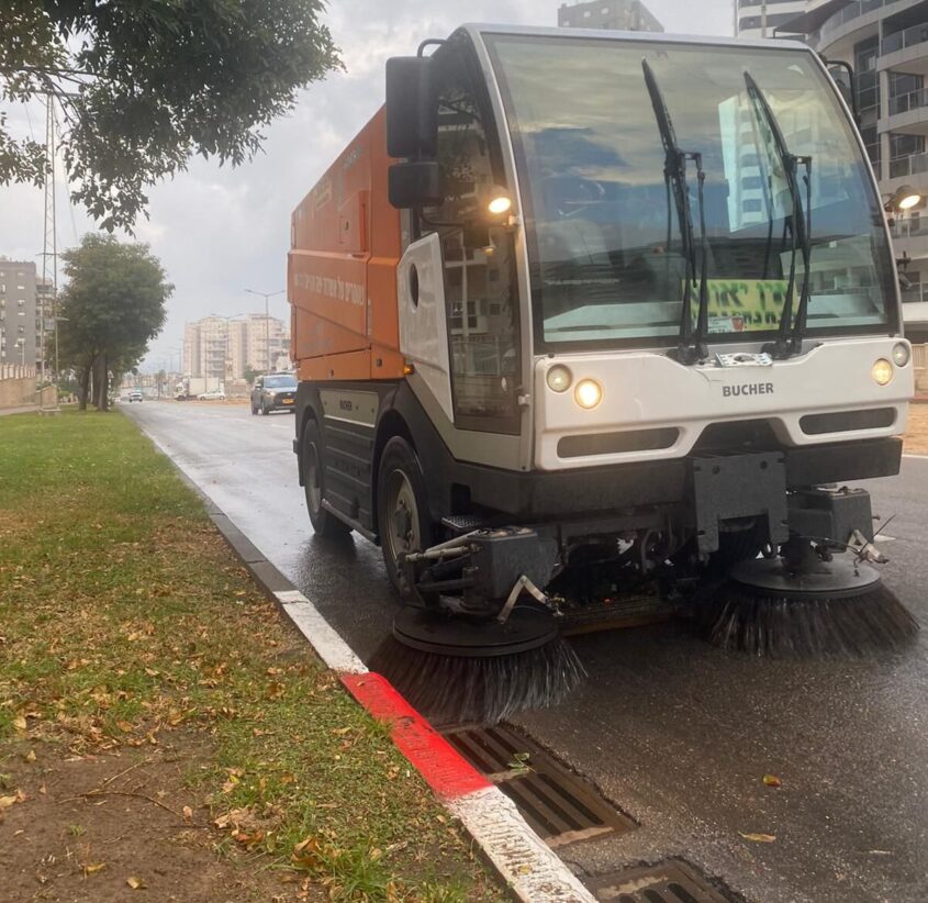 מנקים את הקולטנים באשדוד