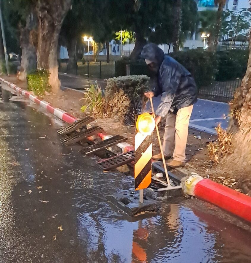 מנקים את הקולטנים באשדוד