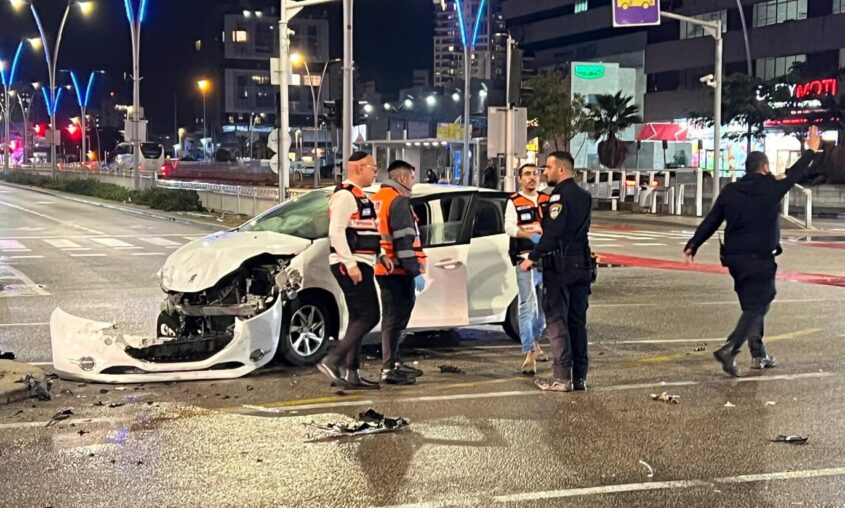 זירת התאונה בשד' הרצל. צילום: איחוד הצלה